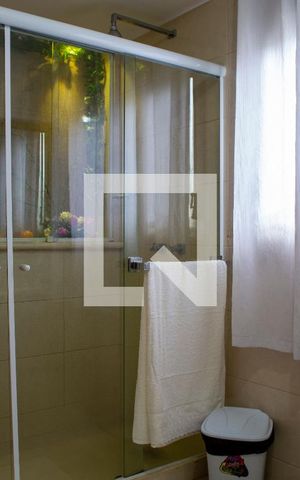 Casa à venda com 648m², 3 quartos e 8 vagas Casa à venda com 648m², 3 quartos e 8 vagasBanheiro da Suíte 2