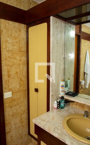 Casa à venda com 648m², 3 quartos e 8 vagas Casa à venda com 648m², 3 quartos e 8 vagasBanheiro da Suíte 3