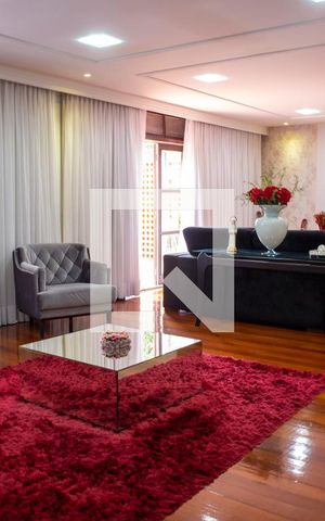 Casa à venda com 648m², 3 quartos e 8 vagas Casa à venda com 648m², 3 quartos e 8 vagasSala de Estar