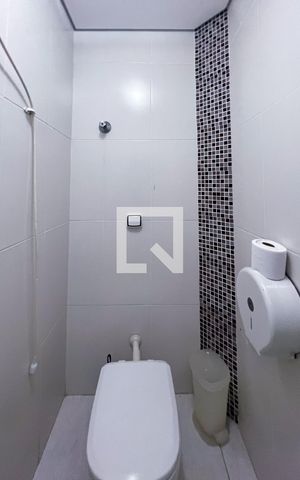 Casa à venda com 342m², 6 quartos e 4 vagasBanheiro de Serviço