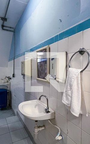 Casa à venda com 342m², 6 quartos e 4 vagasBanheiro de Serviço