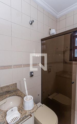 Casa à venda com 170m², 3 quartos e 2 vagas Casa à venda com 170m², 3 quartos e 2 vagasBanheiro Social