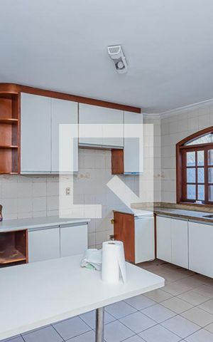 Casa à venda com 170m², 3 quartos e 2 vagas Casa à venda com 170m², 3 quartos e 2 vagasCozinha