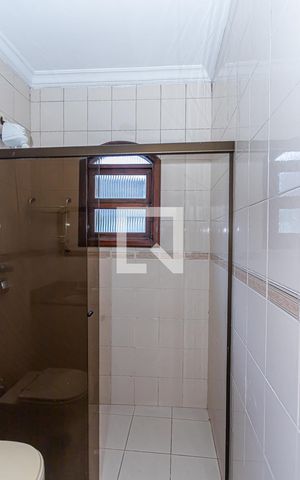Casa à venda com 170m², 3 quartos e 2 vagas Casa à venda com 170m², 3 quartos e 2 vagasBanheiro Social