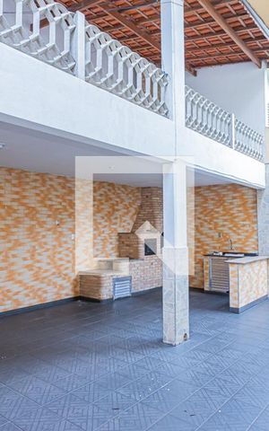 Casa à venda com 170m², 3 quartos e 2 vagas Casa à venda com 170m², 3 quartos e 2 vagasQuintal fundos e churrasqueira