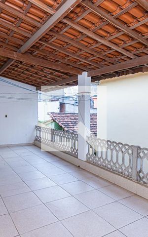 Casa à venda com 170m², 3 quartos e 2 vagas Casa à venda com 170m², 3 quartos e 2 vagasEspaço livre