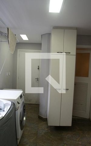 Apartamento à venda com 315m², 3 quartos e 5 vagas Apartamento à venda com 315m², 3 quartos e 5 vagasÁrea de Serviço
