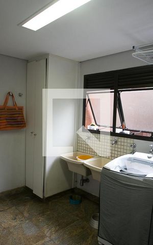 Apartamento à venda com 315m², 3 quartos e 5 vagas Apartamento à venda com 315m², 3 quartos e 5 vagasÁrea de Serviço