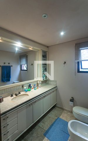 Apartamento à venda com 315m², 3 quartos e 5 vagas Apartamento à venda com 315m², 3 quartos e 5 vagasBanheiro da Suíte 2