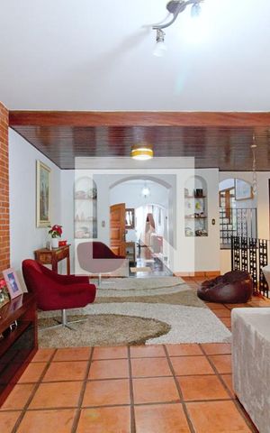 Casa à venda com 400m², 5 quartos e 2 vagas Casa à venda com 400m², 5 quartos e 2 vagasSala 2