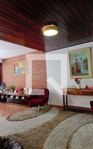 Casa à venda com 400m², 5 quartos e 2 vagas Casa à venda com 400m², 5 quartos e 2 vagasSala