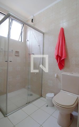 Casa à venda com 400m², 5 quartos e 2 vagas Casa à venda com 400m², 5 quartos e 2 vagasBanheiro da Suíte 2