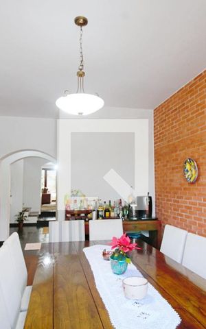 Casa à venda com 400m², 5 quartos e 2 vagas Casa à venda com 400m², 5 quartos e 2 vagasSala de Jantar