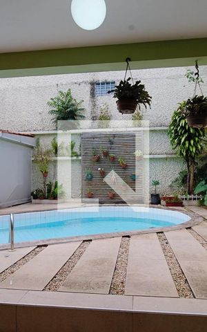 Casa à venda com 400m², 5 quartos e 2 vagas Casa à venda com 400m², 5 quartos e 2 vagasPiscina