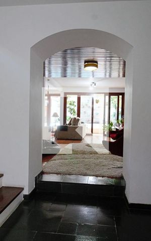 Casa à venda com 400m², 5 quartos e 2 vagas Casa à venda com 400m², 5 quartos e 2 vagasHall de Entrada