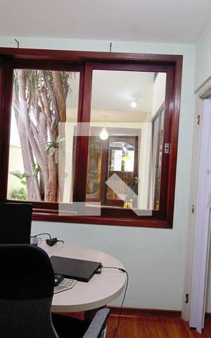 Casa à venda com 400m², 5 quartos e 2 vagas Casa à venda com 400m², 5 quartos e 2 vagasEscritório