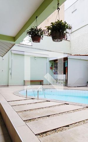 Casa à venda com 400m², 5 quartos e 2 vagas Casa à venda com 400m², 5 quartos e 2 vagasPiscina