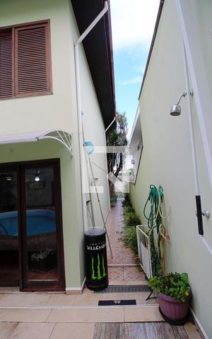 Casa à venda com 400m², 5 quartos e 2 vagas Casa à venda com 400m², 5 quartos e 2 vagasCorredor Externo