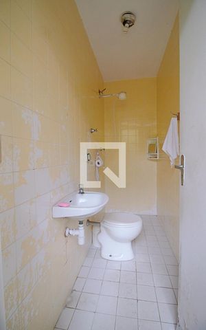 Casa à venda com 400m², 5 quartos e 2 vagas Casa à venda com 400m², 5 quartos e 2 vagasBanheiro de serviço