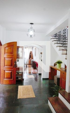 Casa à venda com 400m², 5 quartos e 2 vagas Casa à venda com 400m², 5 quartos e 2 vagasHall de Entrada