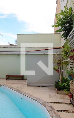 Casa à venda com 400m², 5 quartos e 2 vagas Casa à venda com 400m², 5 quartos e 2 vagasPiscina