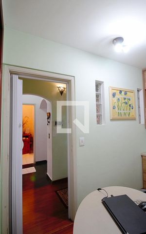 Casa à venda com 400m², 5 quartos e 2 vagas Casa à venda com 400m², 5 quartos e 2 vagasEscritório