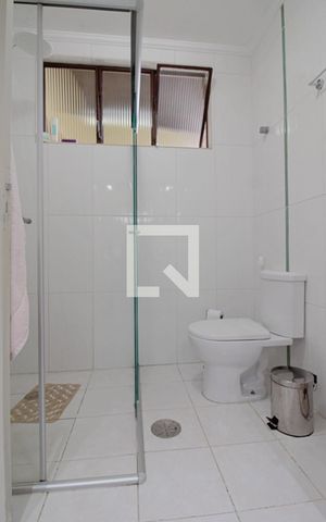 Casa à venda com 400m², 5 quartos e 2 vagas Casa à venda com 400m², 5 quartos e 2 vagasBanheiro da Suíte 1