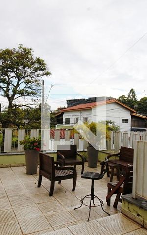 Casa à venda com 400m², 5 quartos e 2 vagas Casa à venda com 400m², 5 quartos e 2 vagasVaranda da Frente
