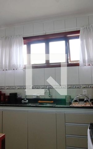 Casa à venda com 400m², 5 quartos e 2 vagas Casa à venda com 400m², 5 quartos e 2 vagasCozinha