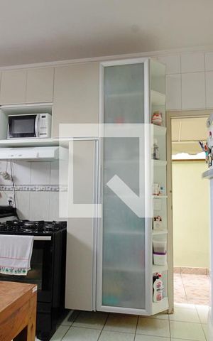 Casa à venda com 400m², 5 quartos e 2 vagas Casa à venda com 400m², 5 quartos e 2 vagasCozinha