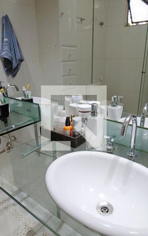Casa à venda com 400m², 5 quartos e 2 vagas Casa à venda com 400m², 5 quartos e 2 vagasBanheiro da Suíte 1