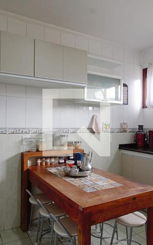 Casa à venda com 400m², 5 quartos e 2 vagas Casa à venda com 400m², 5 quartos e 2 vagasCozinha