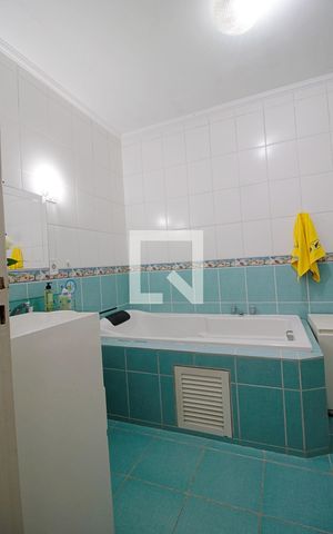 Casa à venda com 400m², 5 quartos e 2 vagas Casa à venda com 400m², 5 quartos e 2 vagasBanheiro Social