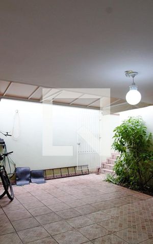 Casa à venda com 400m², 5 quartos e 2 vagas Casa à venda com 400m², 5 quartos e 2 vagasGaragem