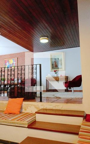 Casa à venda com 400m², 5 quartos e 2 vagas Casa à venda com 400m², 5 quartos e 2 vagasSala 1