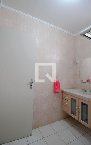 Casa à venda com 400m², 5 quartos e 2 vagas Casa à venda com 400m², 5 quartos e 2 vagasBanheiro da Suíte 2