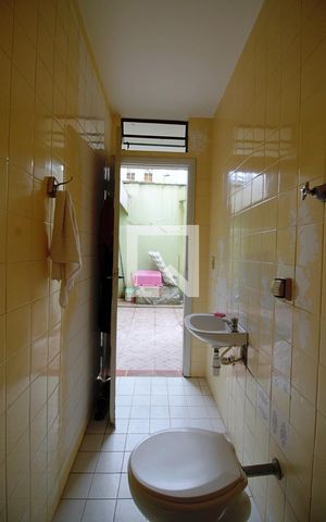 Casa à venda com 400m², 5 quartos e 2 vagas Casa à venda com 400m², 5 quartos e 2 vagasBanheiro de serviço