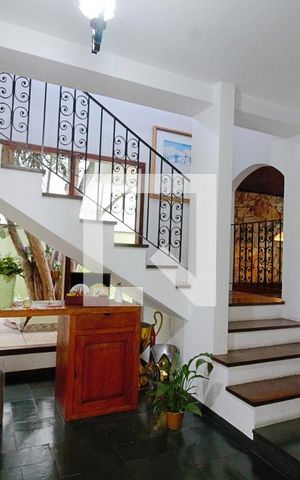 Casa à venda com 400m², 5 quartos e 2 vagas Casa à venda com 400m², 5 quartos e 2 vagasHall de Entrada