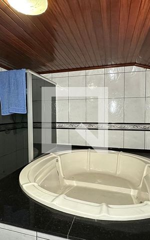 Casa à venda com 400m², 3 quartos e 2 vagasBanheiro 
