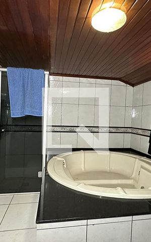 Casa à venda com 400m², 3 quartos e 2 vagasBanheiro 