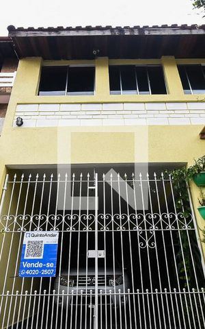 Casa de condomínio à venda com 225m², 3 quartos e 2 vagas Casa de condomínio à venda com 225m², 3 quartos e 2 vagasFachada