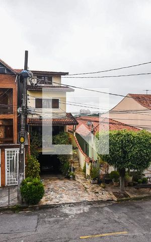 Casa de condomínio à venda com 225m², 3 quartos e 2 vagas Casa de condomínio à venda com 225m², 3 quartos e 2 vagasVista