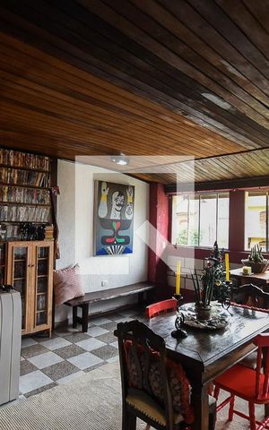 Casa de condomínio à venda com 225m², 3 quartos e 2 vagas Casa de condomínio à venda com 225m², 3 quartos e 2 vagasVaranda