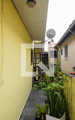 Casa de condomínio à venda com 225m², 3 quartos e 2 vagas Casa de condomínio à venda com 225m², 3 quartos e 2 vagasVaranda da suíte
