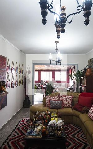 Casa de condomínio à venda com 225m², 3 quartos e 2 vagas Casa de condomínio à venda com 225m², 3 quartos e 2 vagasSala
