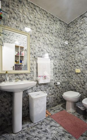 Casa de condomínio à venda com 225m², 3 quartos e 2 vagas Casa de condomínio à venda com 225m², 3 quartos e 2 vagasBanheiro suíte