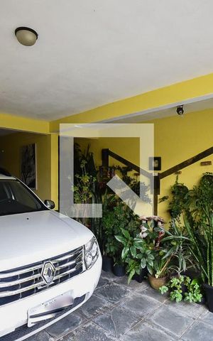 Casa de condomínio à venda com 225m², 3 quartos e 2 vagas Casa de condomínio à venda com 225m², 3 quartos e 2 vagasGaragem