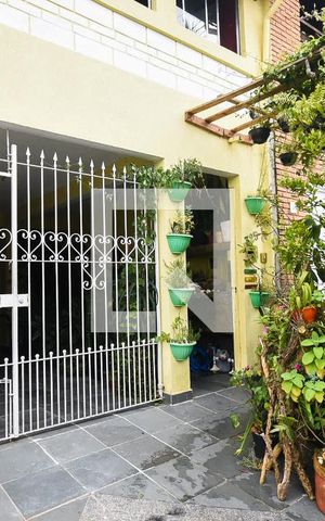 Casa de condomínio à venda com 225m², 3 quartos e 2 vagas Casa de condomínio à venda com 225m², 3 quartos e 2 vagasFachada