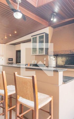 Casa à venda com 350m², 3 quartos e 4 vagasGaragem