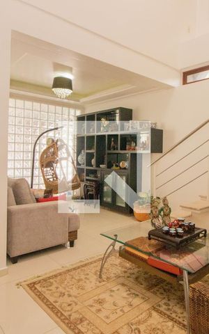 Casa à venda com 350m², 3 quartos e 4 vagasSala